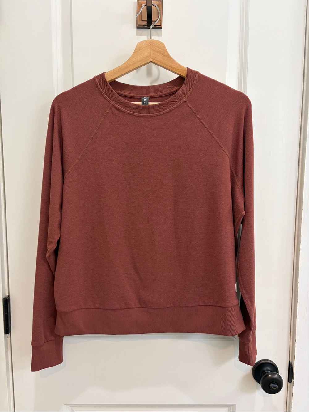 Vuori Women’s Halo Crewneck pullover, Small, Rosewood - Picture 3 of 16